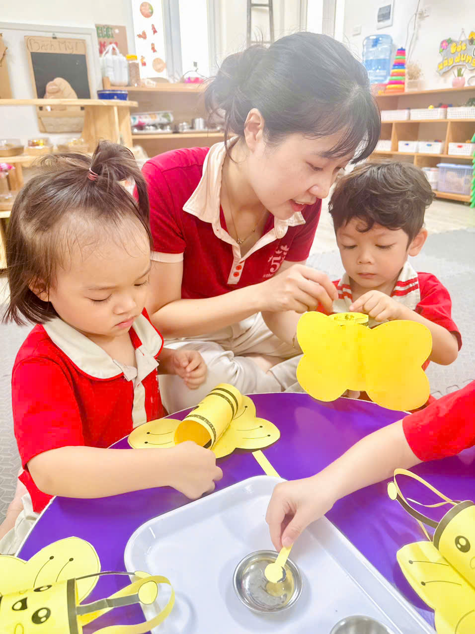 A person and kids sitting around a tableAI-generated content may be incorrect.