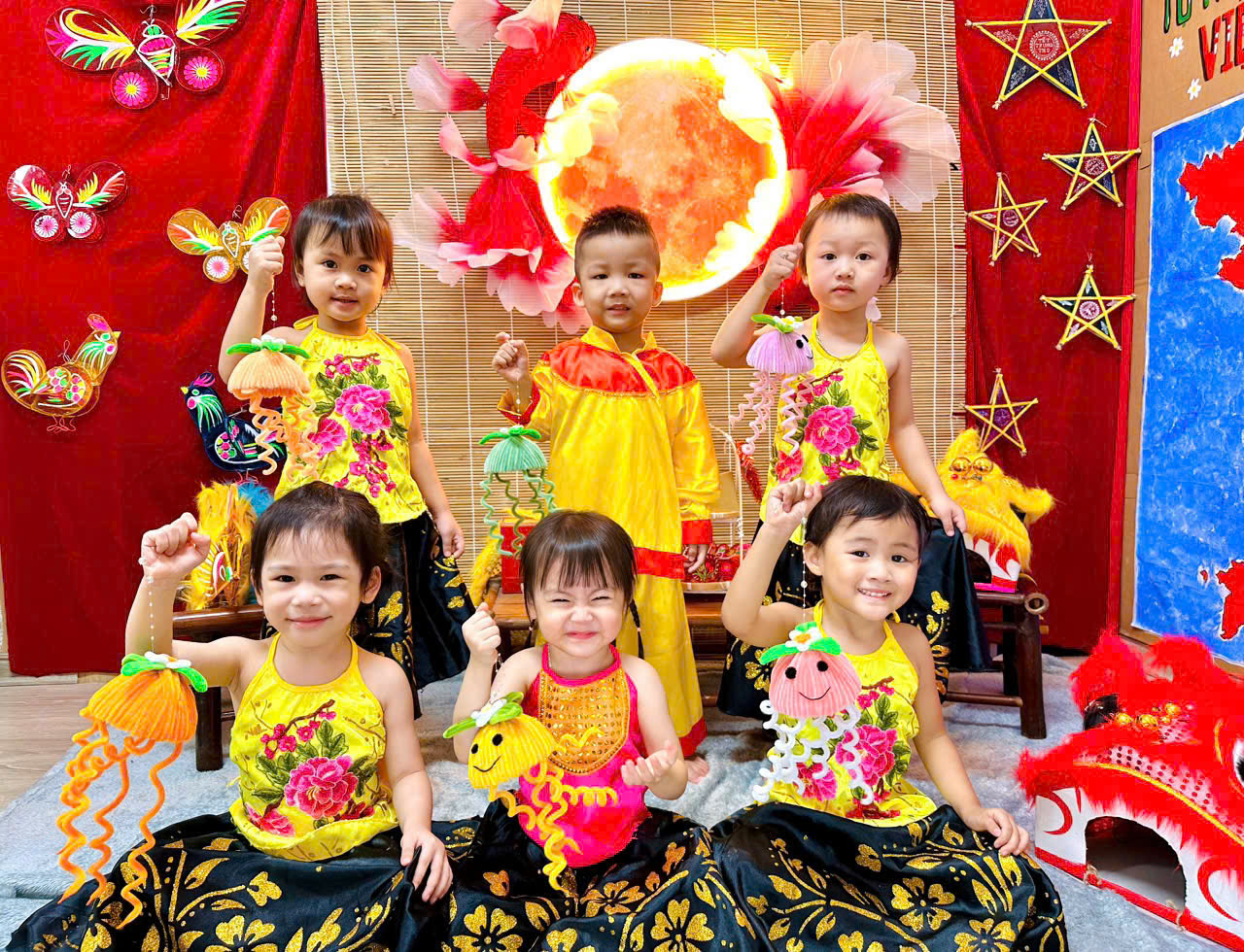 A group of children posing for a photoAI-generated content may be incorrect.