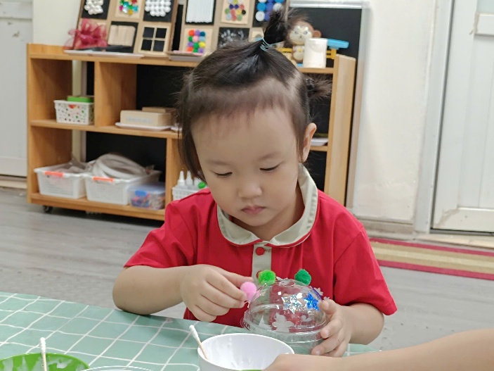 A child playing with a plastic ball
AI-generated content may be incorrect.