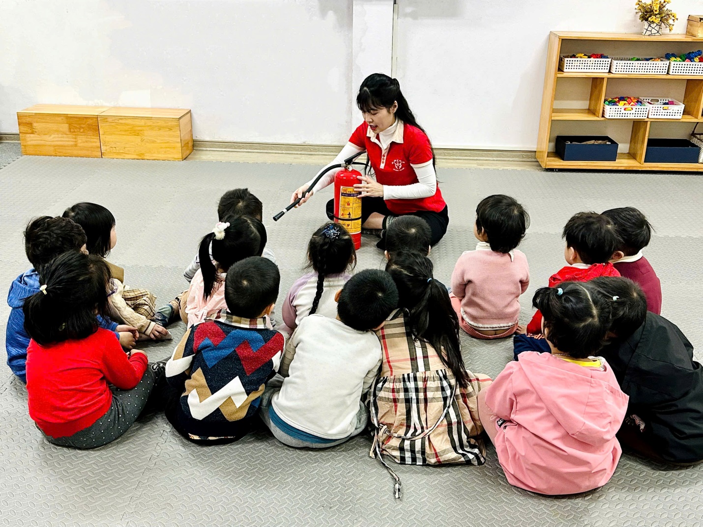 D:\Bài truyền thông C2\anh\Bình chữa cháy\z6360137085878_e28387466296a189a1a5f93f06e45f17.jpg