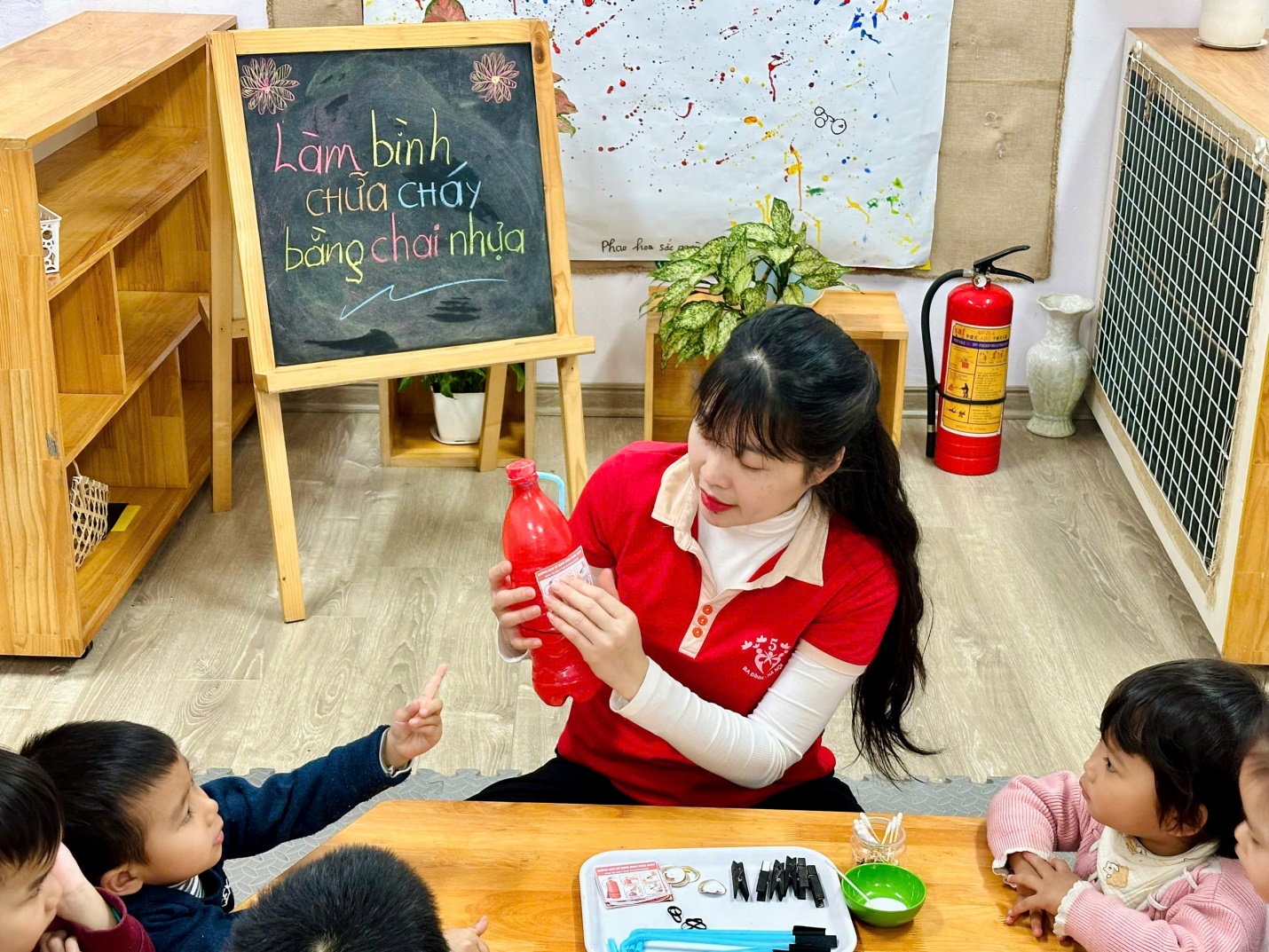 D:\Bài truyền thông C2\anh\Bình chữa cháy\z6360273123347_2e5c905df5504b5f51791bca08da31db.jpg