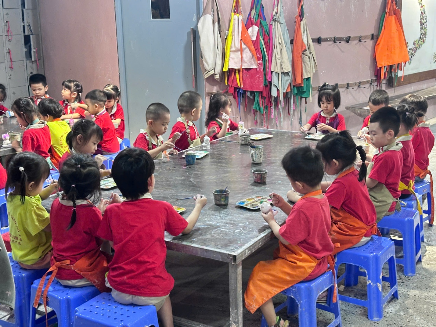 D:\Bài truyền thông C2\ảnh bát tràng\z6517592360171_b41d2990e4a26903a0f42f7b09f94be5.jpg