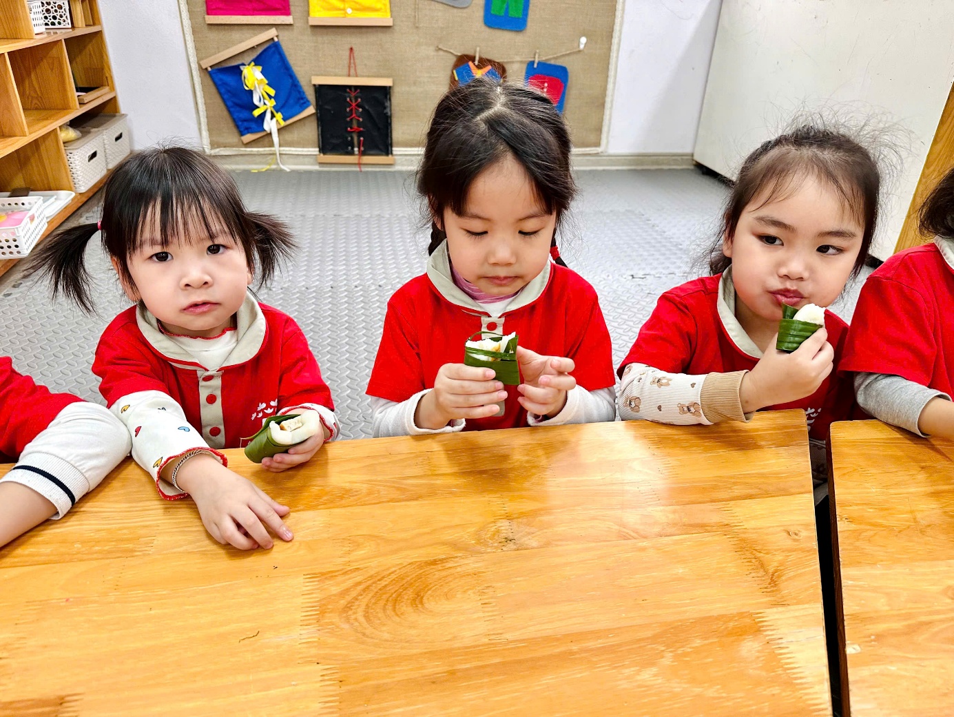 A group of girls sitting at a tableAI-generated content may be incorrect.