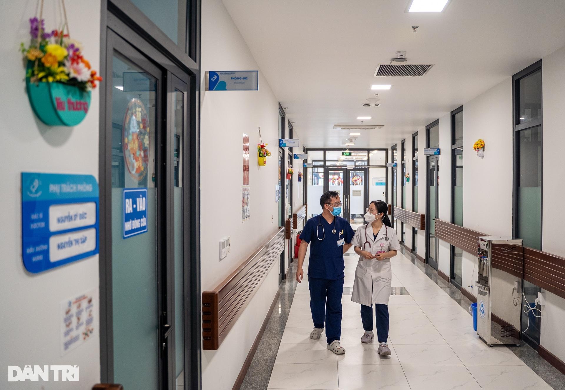 Hà Nội: Gia tăng trẻ nhập viện vì Covid-19, có tình trạng đồng nhiễm - 14