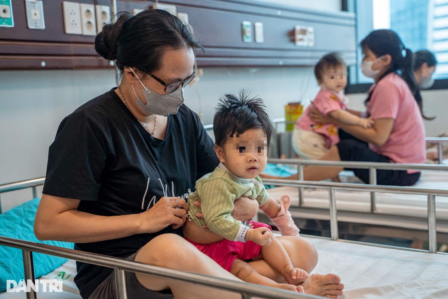 Hà Nội: Gia tăng trẻ nhập viện vì Covid-19, có tình trạng đồng nhiễm - 9