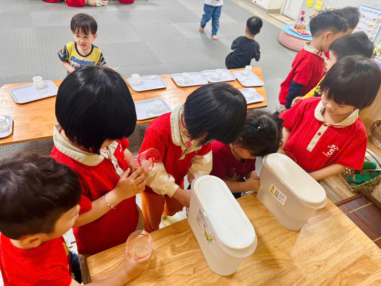 A group of children in a classroomAI-generated content may be incorrect.