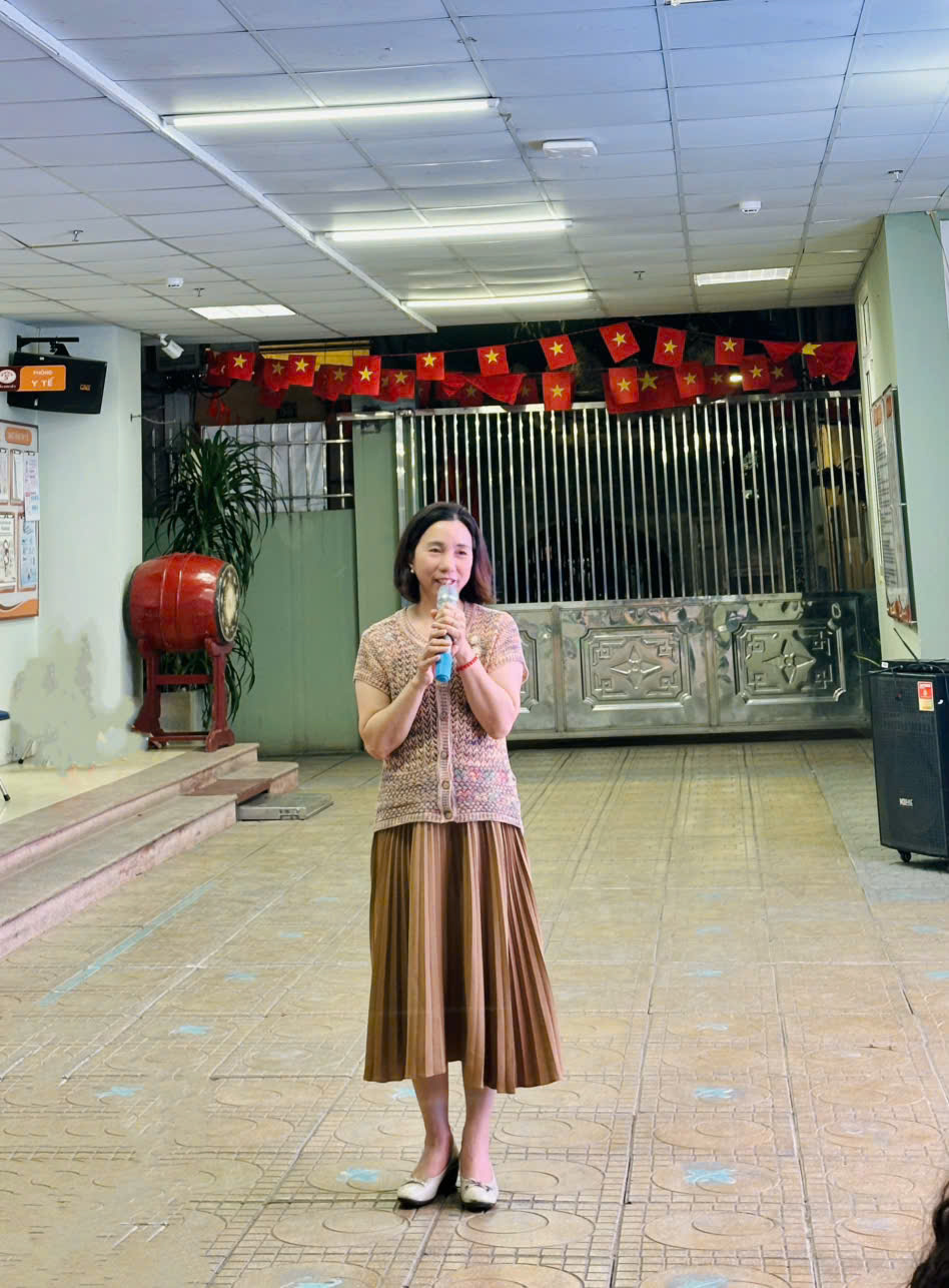 A person holding a fluteAI-generated content may be incorrect.