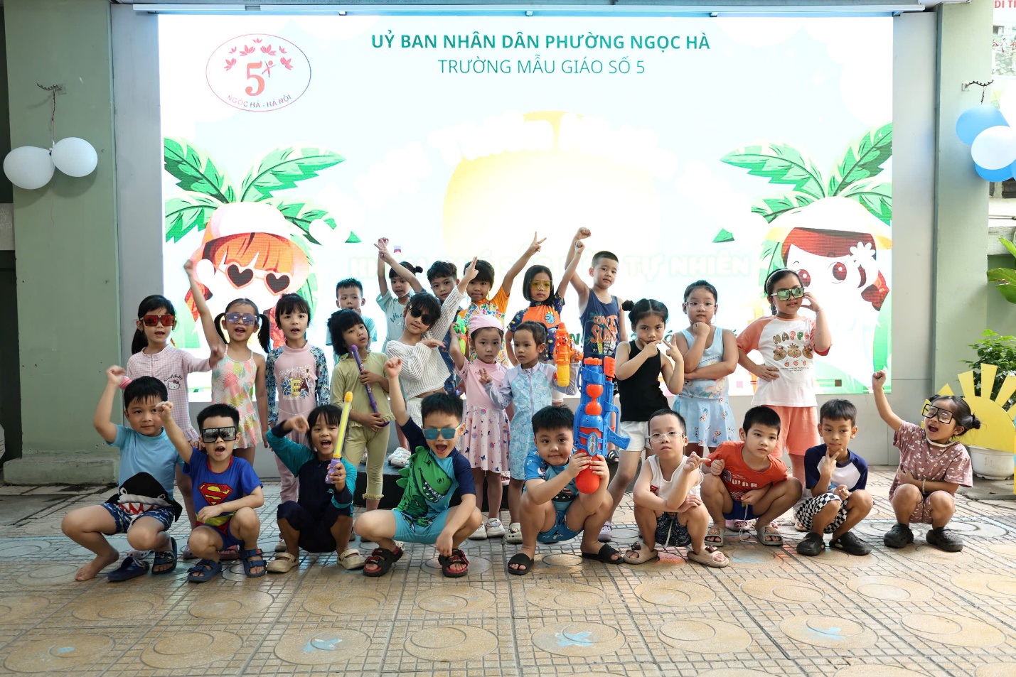 A group of children posing for a photoAI-generated content may be incorrect.